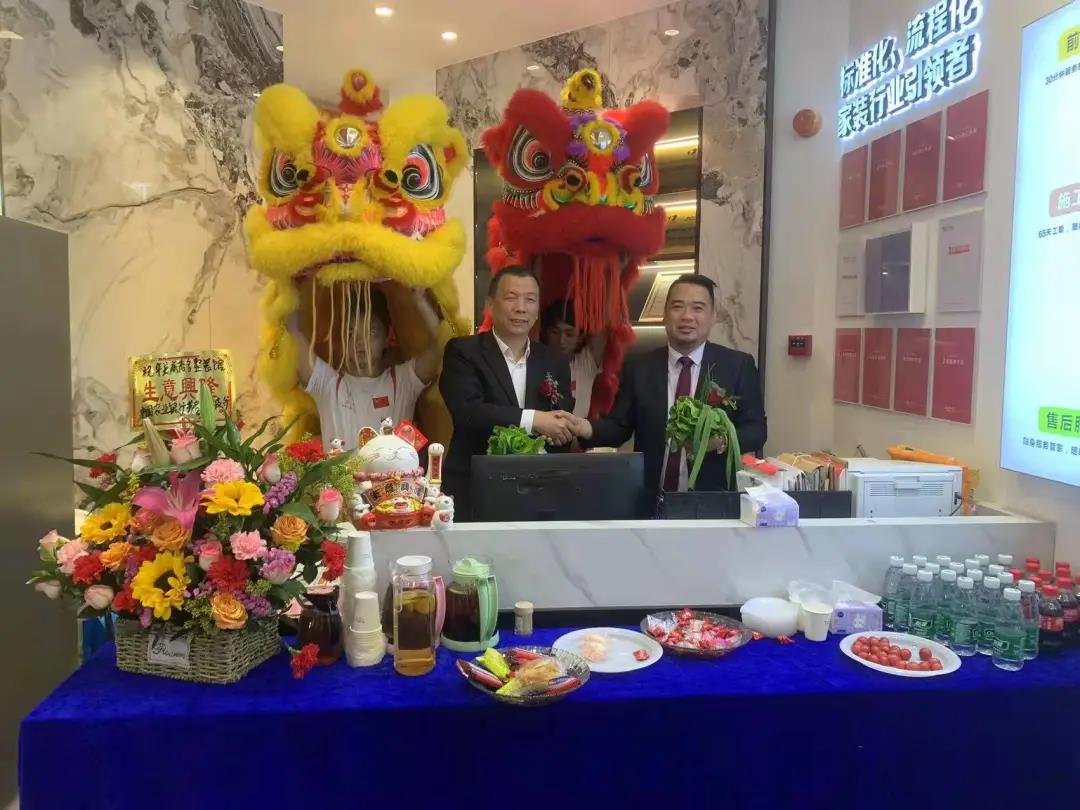 聽說，華美樂這2家店，開業(yè)第一天就被擠爆了！